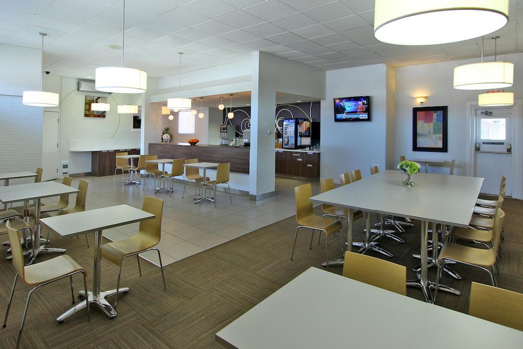 Rodd Moncton Hotel Bagian luar foto