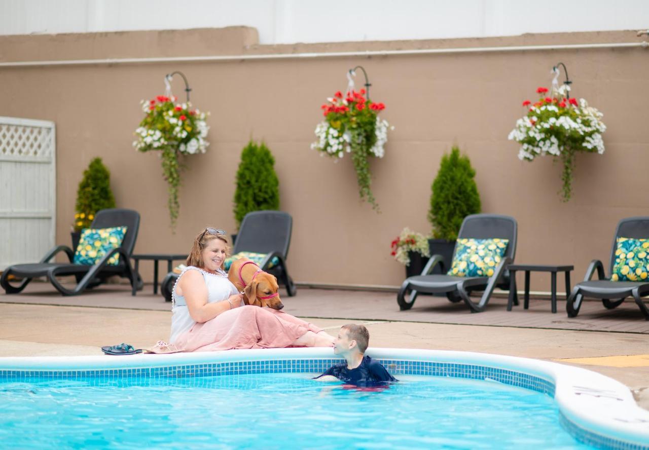 Rodd Moncton Hotel Bagian luar foto