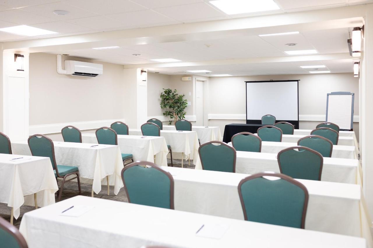Rodd Moncton Hotel Bagian luar foto