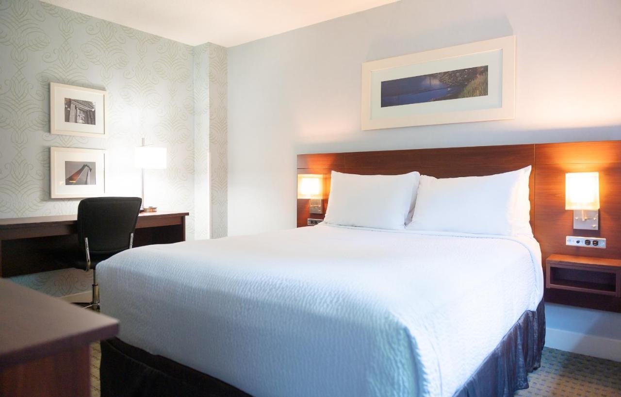 Rodd Moncton Hotel Bagian luar foto