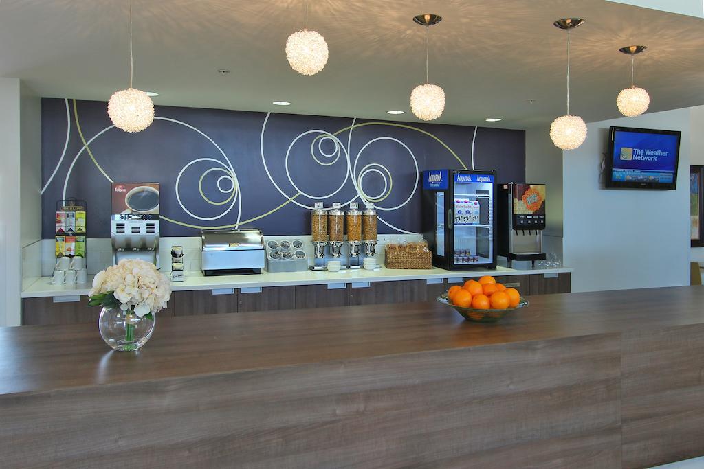 Rodd Moncton Hotel Bagian luar foto